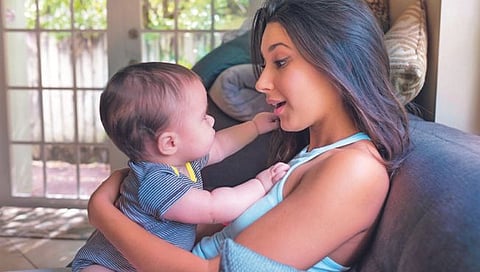 लहानग्यांशी संवाद साधताय? ‘या’ टीप्स ठरतील फायदेशीर