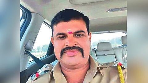 सोलापूर : निलंबित सहायक पोलिस निरीक्षकाचा धारदार शस्त्राने खून