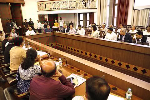 अजित पवारांनी घेतला मेट्रोचा आढावा ; म्हणाले, “शिवाजीनगर- हिंजवडीच्या कामाला गती द्या”