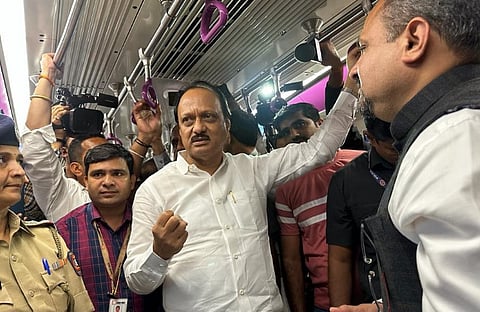 पुण्यात उपमुख्यमंत्री अजित पवार यांनी मेट्रोने केला प्रवास, प्रवाशांशी साधला संवाद