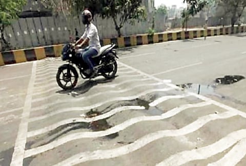 पुण्यातील वाहनचालकांची पाठदुखी थांबणार!