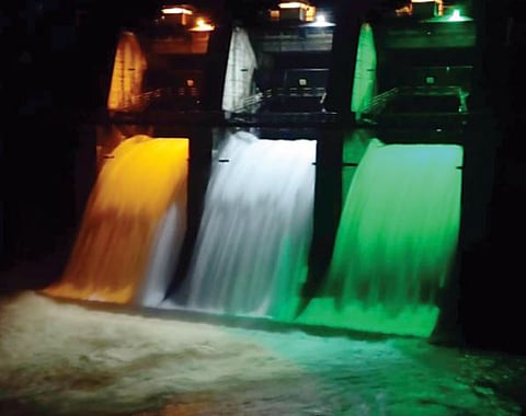 चासकमान धरण ‘ओव्हरफ्लो’