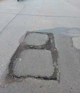 पुणे : चेंबरचा धोका; चुके काळजाचा ठोका ! चेंबर्समुळे गंभीर अपघात होण्याची शक्यता