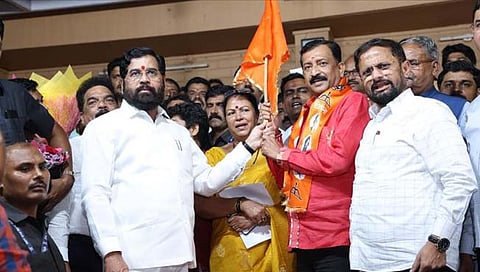 Maharashtra politics | ठाकरे गटातून आऊटगोईंग सुरुच, राऊतांच्या निकटवर्तीयांचा शिंदे गटात प्रवेश