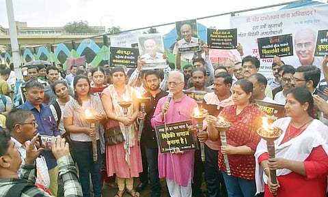 ‘फुले-शाहू-आंबेडकर-आम्ही सारे दाभोळकर’ ; मशाल प्रज्वलित करून डॉ. दाभोलकरांना अभिवादन