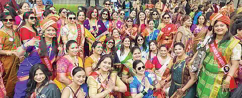 इंग्लंडमध्ये मराठी संस्कृतीचे दर्शन; ’साडी वॉकेथॉन’मध्ये महाराष्ट्रातील 50 महिलांचा सहभाग