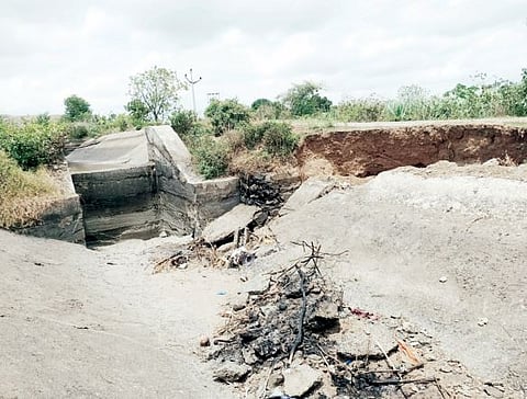 डिंभा उजव्या कालव्याला भगदाड