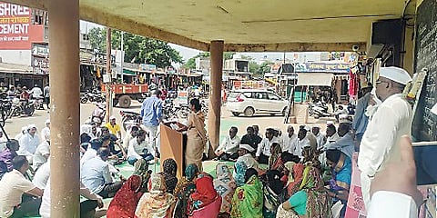 टाकळीभान : पाण्यावरुन महिलांनी गाजवली ग्रामसभा