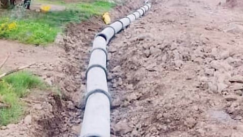 रावणगाव : जलजीवन योजनेच्या चारीतच गटार योजना