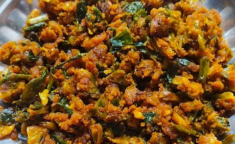 खमंग बेसन कांद्याची पात