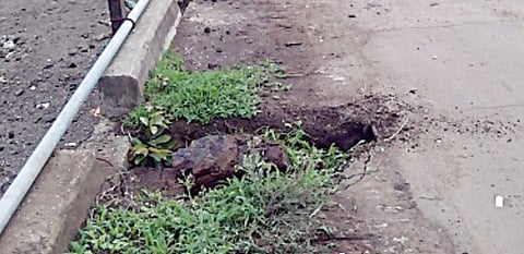 नगर : जोर्वे पिंपरणे रस्त्यावरील प्रवरानदी पुलाला भगदाड