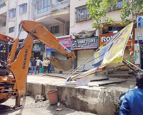 अनधिकृत बांधकामांवर हातोडा ; भारती विद्यापीठ परिसरात कारवाई