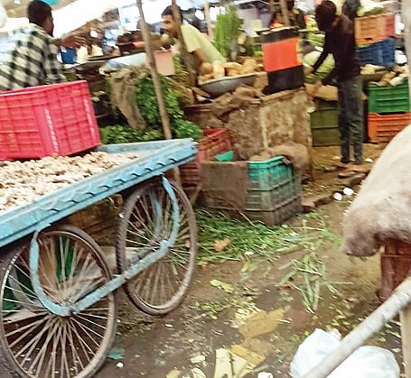 खडकीतील संजय गांधी भाजी मंडईत दुर्गंधी
