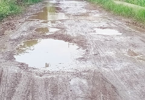 देहूगाव : एखाद्याचा जीव गेल्यानंतरच रस्ता दुरुस्त करणार का?