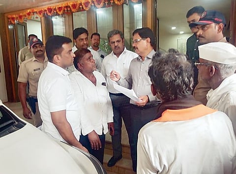 नगर : अतिवृष्टी अनुदानात कर्मचार्यांचा दुजाभाव