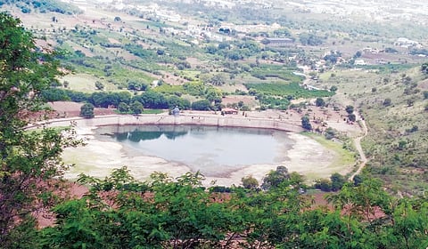 पुण्यातील मस्तानी तलाव कोरडा होण्याच्या मार्गावर