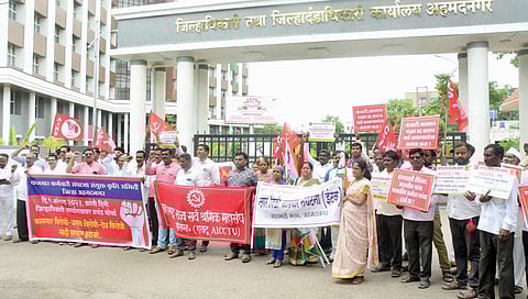 नगर : कष्टकरी, शेतकरी धोरणाविरोधात निदर्शने