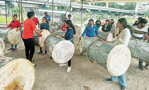 पुण्यात ढोल-ताशा पथकांचा सराव दणक्यात