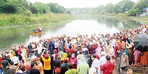 पिंपरी : चालिहो समाप्तीनिमित्त घाटावर गर्दी