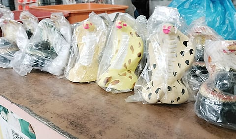 पिंपरी : नागपंचमीनिमित्त बाजारपेठ सजली