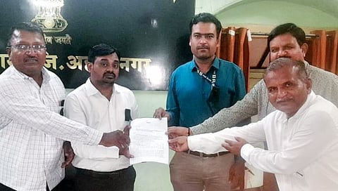 नेवासा : काळी फीत लावून महसूल दिनात सहभाग ; नायब तहसीलदारांची नाराजी