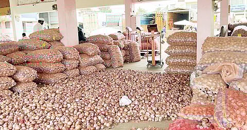 आळेफाटा उपबाजारात कांदादरात वाढ : दहा किलोस 280 रुपये कमाल दर