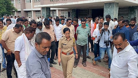 Hingoli crime news : भाजप युवा मोर्चाचे जिल्हाध्यक्ष पप्पू चव्हाण यांच्यावर गोळीबार; हल्लेखोर पसार