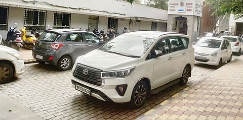 पार्किंग नसल्याने मेट्रो प्रवासाला ब्रेक?