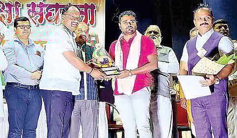 दै. ‘पुढारी’चे प्रसाद जगताप ‘समाजऋण’ने सन्मानित