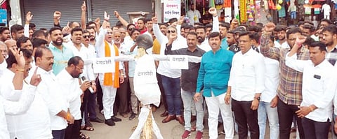 छत्रपती शिवाजी महाराजांबद्दल आक्षेपार्ह वक्तव्य करणाऱ्या ‘त्या’ युवकाच्या पुतळ्याचे दहन