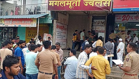 Chhatrapati Sambhajinagar robbery: रांजणगावात सराफी दुकानावर दरोडा; सोन्या-चांदीचे दागिने लुटले