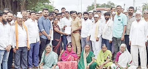 नगर-पुणे महामार्गावर रास्ता रोको