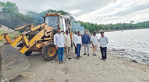 नेवाशात 30 ब्रास वाळू जप्त, आठ चप्पू नष्ट