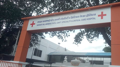 पुणे : कॅन्टोन्मेंट रुग्णालयाच्या फलकावर पुन्हा पटेलांचे नाव!