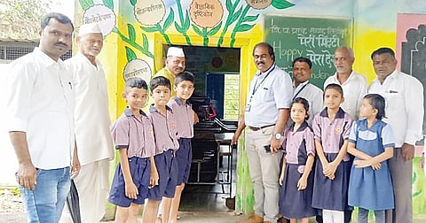 वडगाव मावळ : शाळेला टाळे ठोकले अन शिक्षक झाले हजर