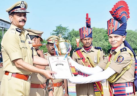 संकटांना आव्हान देण्यासाठी सक्षम बना ! : विशेष पोलिस महानिरीक्षक अशोक मोराळे