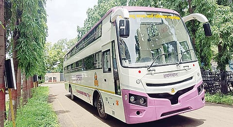 पुणे : एसटीची पहिली स्लीपर बस बनली दापोडीत!