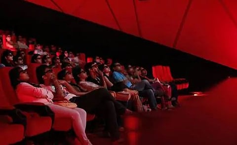 बॉक्स ऑफिसची दिवाळी !!! या वीकेंडला 2 कोटीहून अधिक लोकांनी मोठ्या पडद्यावर पहिले सिनेमे