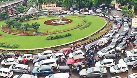 नाशिक : बेशिस्त पार्किंगवर टोईंगची मात्रा ; मनपा व पोलिस प्रशासनाचा संयुक्त निर्णय