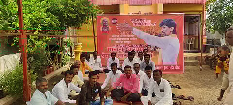 बीड : मनोज जरांगे पाटील यांच्या समर्थनार्थ मूळ गावात आमरण उपोषण सुरू