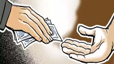 परभणी: मानवतला ग्रामविकास अधिकारी १० हजारांची लाच घेताना जाळ्यात