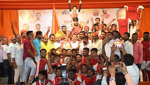 कोल्हापूर: हुपरीत ‘लक्ष्य दहीहंडी’ कुटवाडच्या नरसिंह पथकाने फोडली