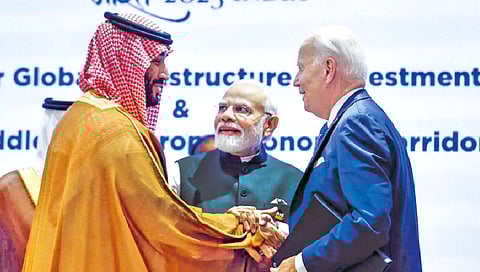 आंतरराष्ट्रीय : क्रांतिकारी कॉरिडॉर