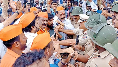 Kolhapur News | गणेशमूर्ती प्रतिष्ठापनेवरून ठाकरे आणि शिंदे गटात संघर्ष