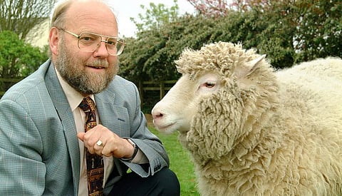 Ian Wilmut Passes Away : क्लोनिंगद्वारे पहिली मेंढी जन्माला घालणा-या ‘या’ प्रसिद्ध शास्त्रज्ञाचे निधन