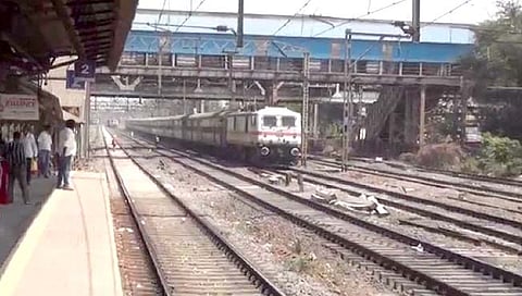 मुंबई : रेल्वे स्थानकातच पाहता येणार चित्रपट