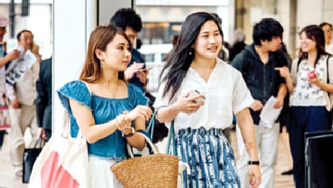 जपानी तरुणाईला नको आहेत मुलं!