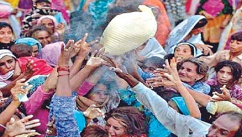 ९५ दशलक्ष पाकिस्तानी दारिद्र्यरेषेखाली!