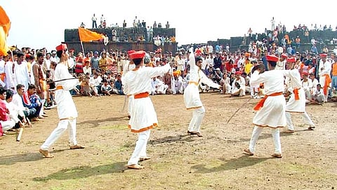 रांगड्या कोल्हापुरी कलापथकांची मुलूखगिरी