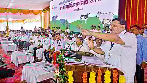 ‘गोकुळ’च्या सभेत गोंधळातच विषय मंजूर